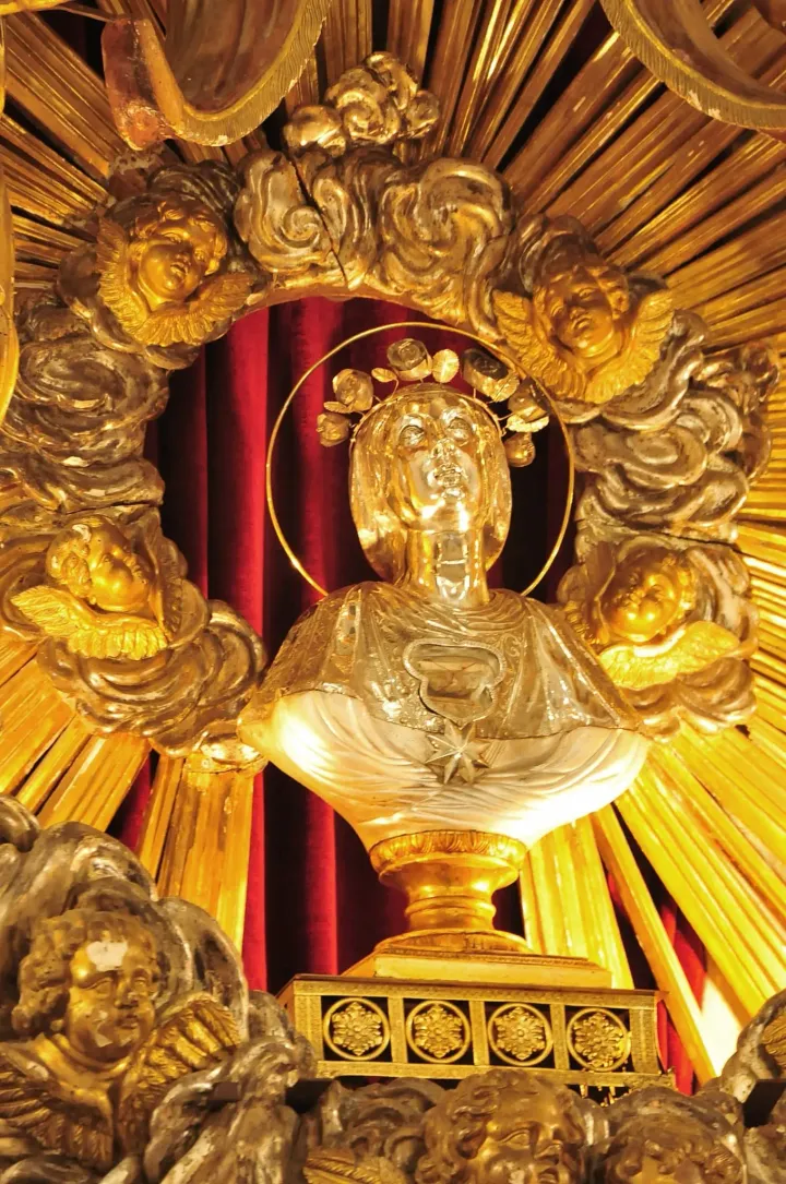 Il busto di Santa Rosalia portato in processione durante la festa alla Quisquina