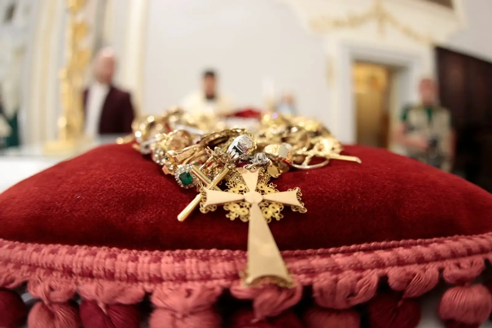 Devoti durante la processione di Santa Rosalia alla Quisquina